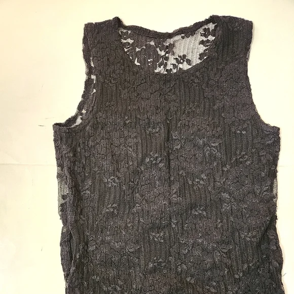 Woman's lace tank top - Picture 1 of 2